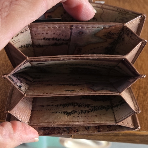 Elegant Tan Wallet with Leaf Accent - Picture 10 of 12